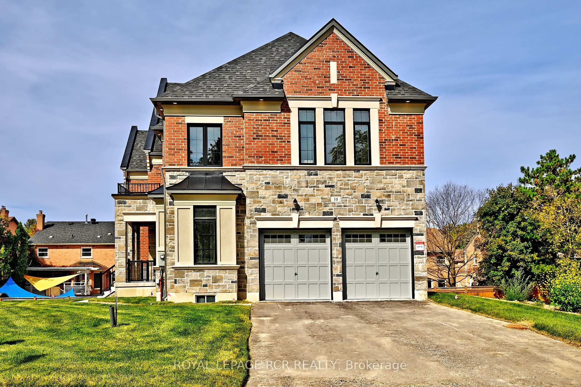 10 William Heath Court, Aurora, ON - Outdoor With Facade