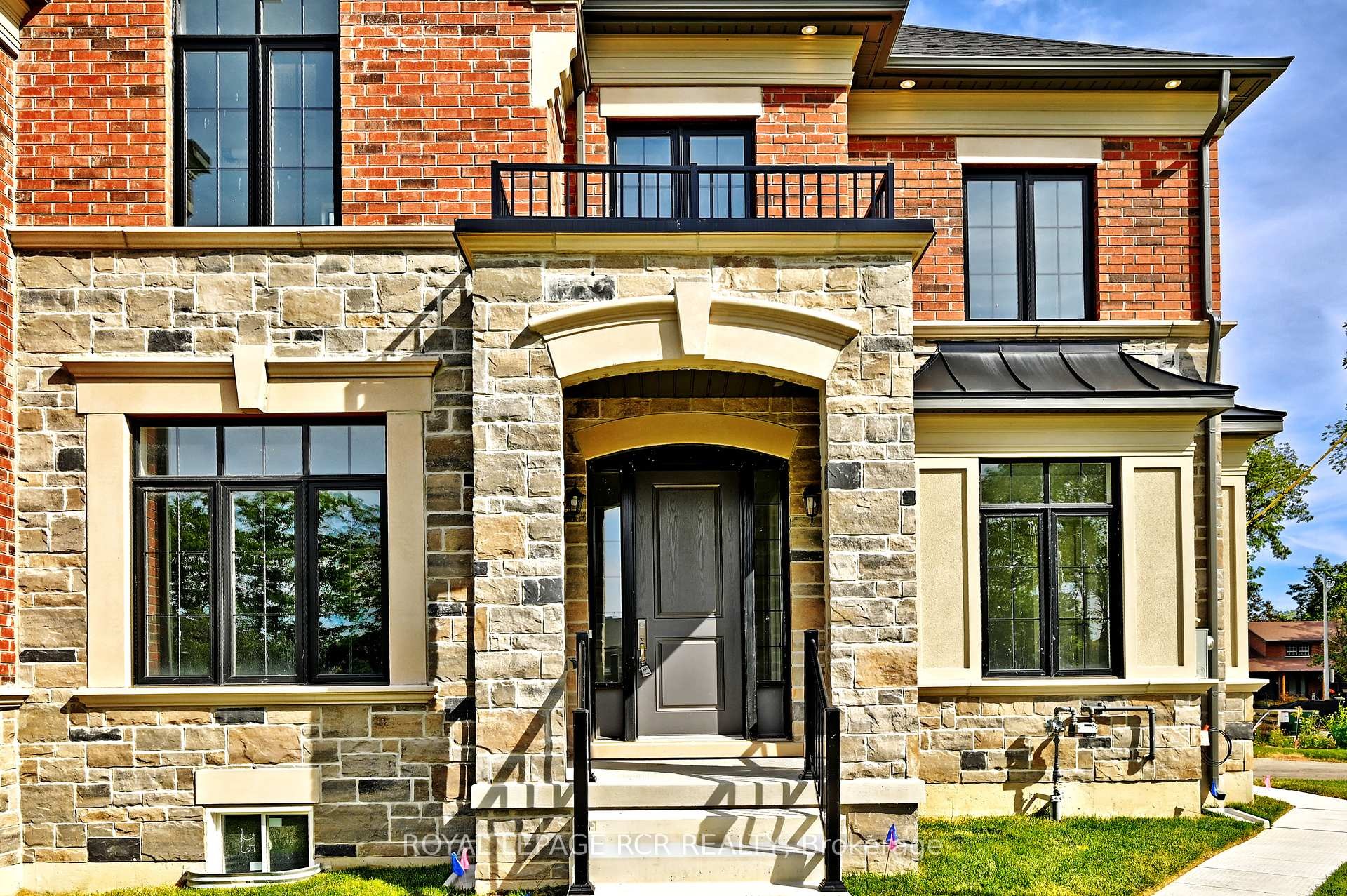10 William Heath Court, Aurora, ON - Outdoor With Facade