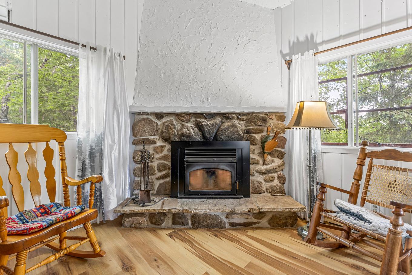 Salon - 3004 Rue D'Arosa, Val-David, QC - Indoor Photo Showing Living Room With Fireplace