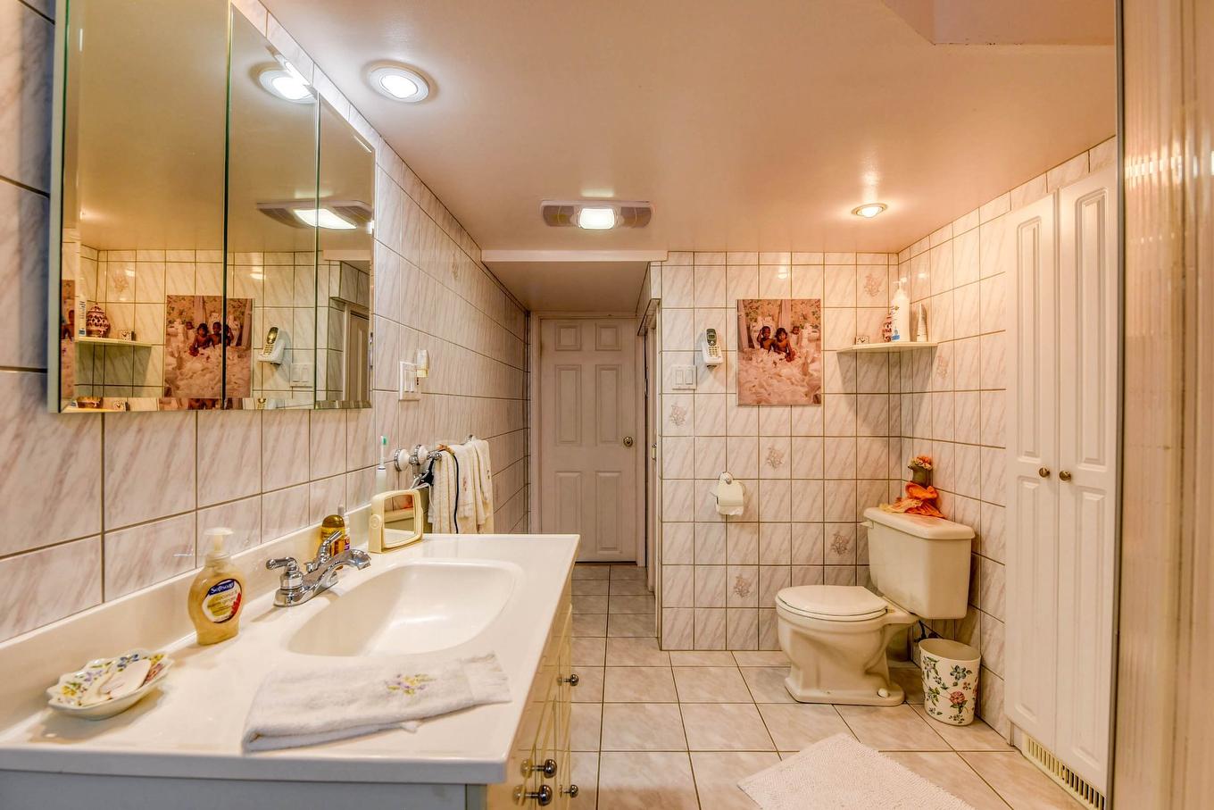 Bathroom - 875 Av. Devonshire, Laval (Chomedey), QC - Indoor Photo Showing Bathroom