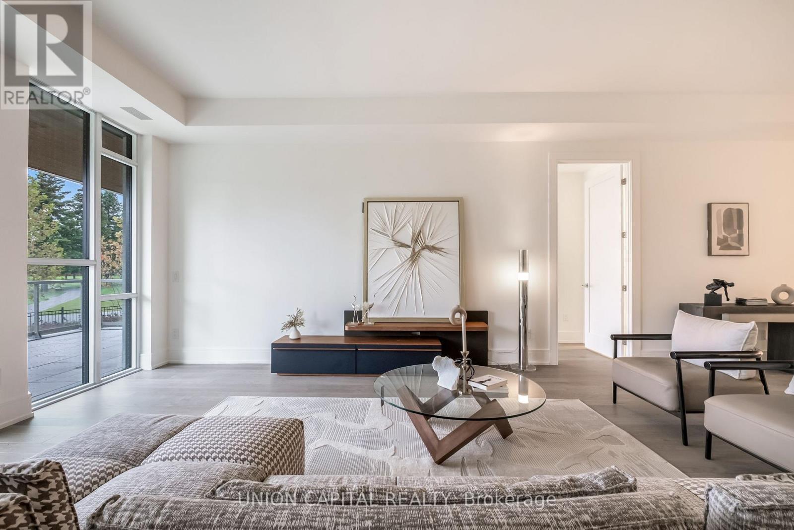 19 - 399 Royal Orchard Boulevard, Markham, ON - Indoor Photo Showing Living Room