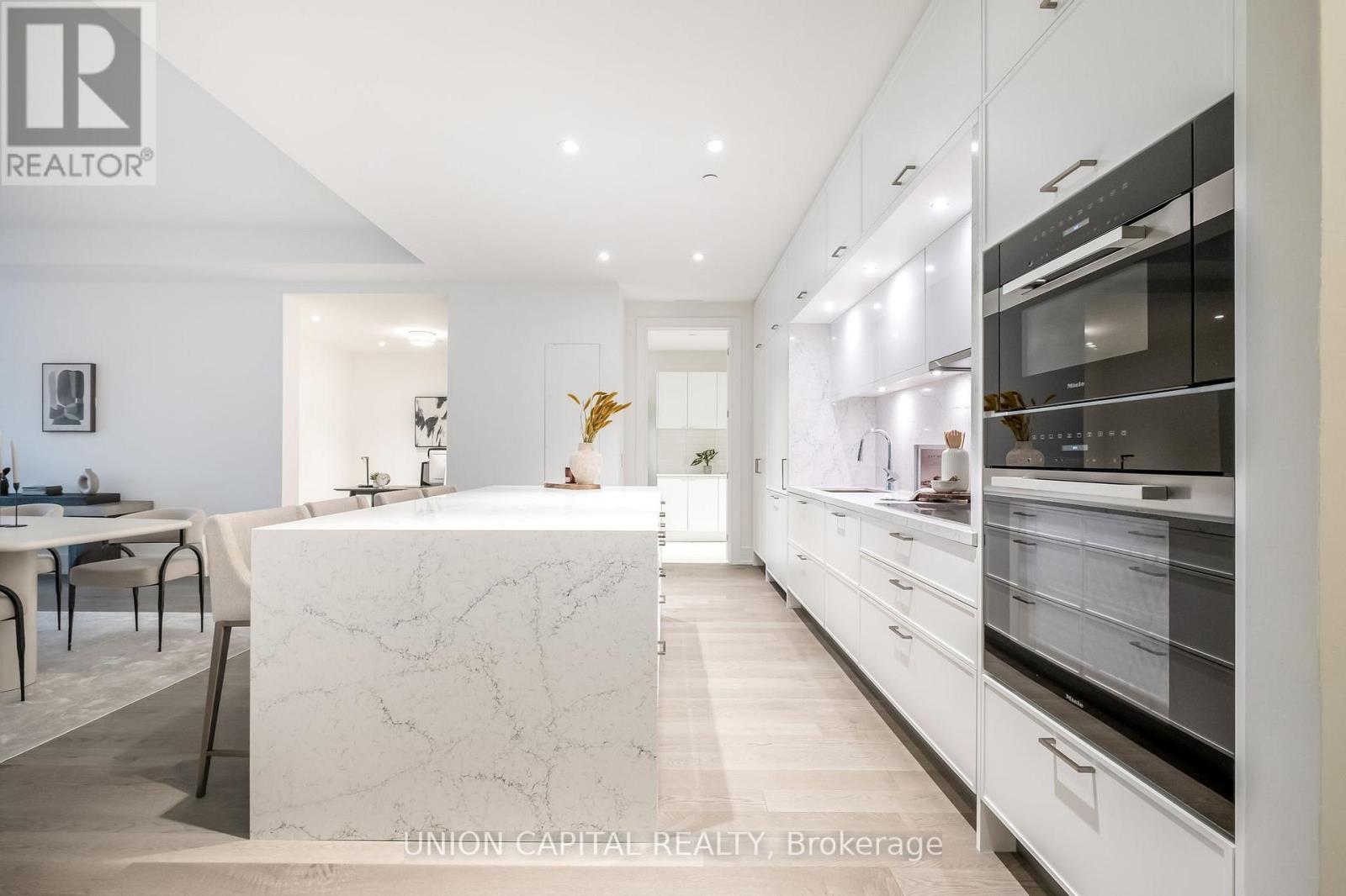 19 - 399 Royal Orchard Boulevard, Markham, ON - Indoor