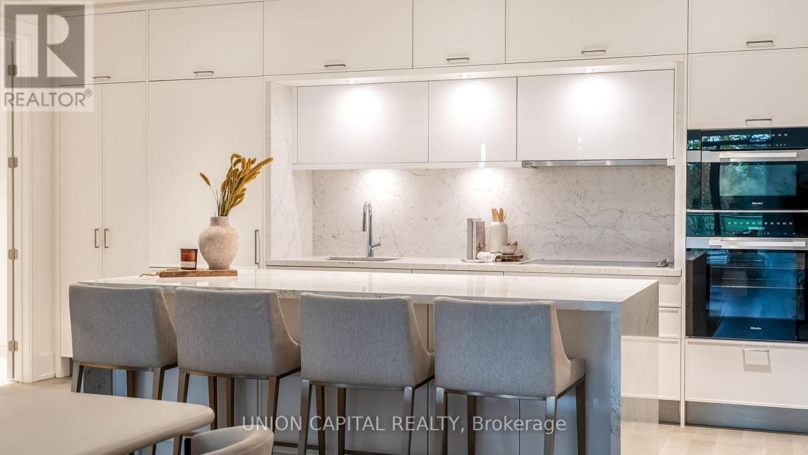 19 - 399 Royal Orchard Boulevard, Markham, ON - Indoor Photo Showing Kitchen With Upgraded Kitchen