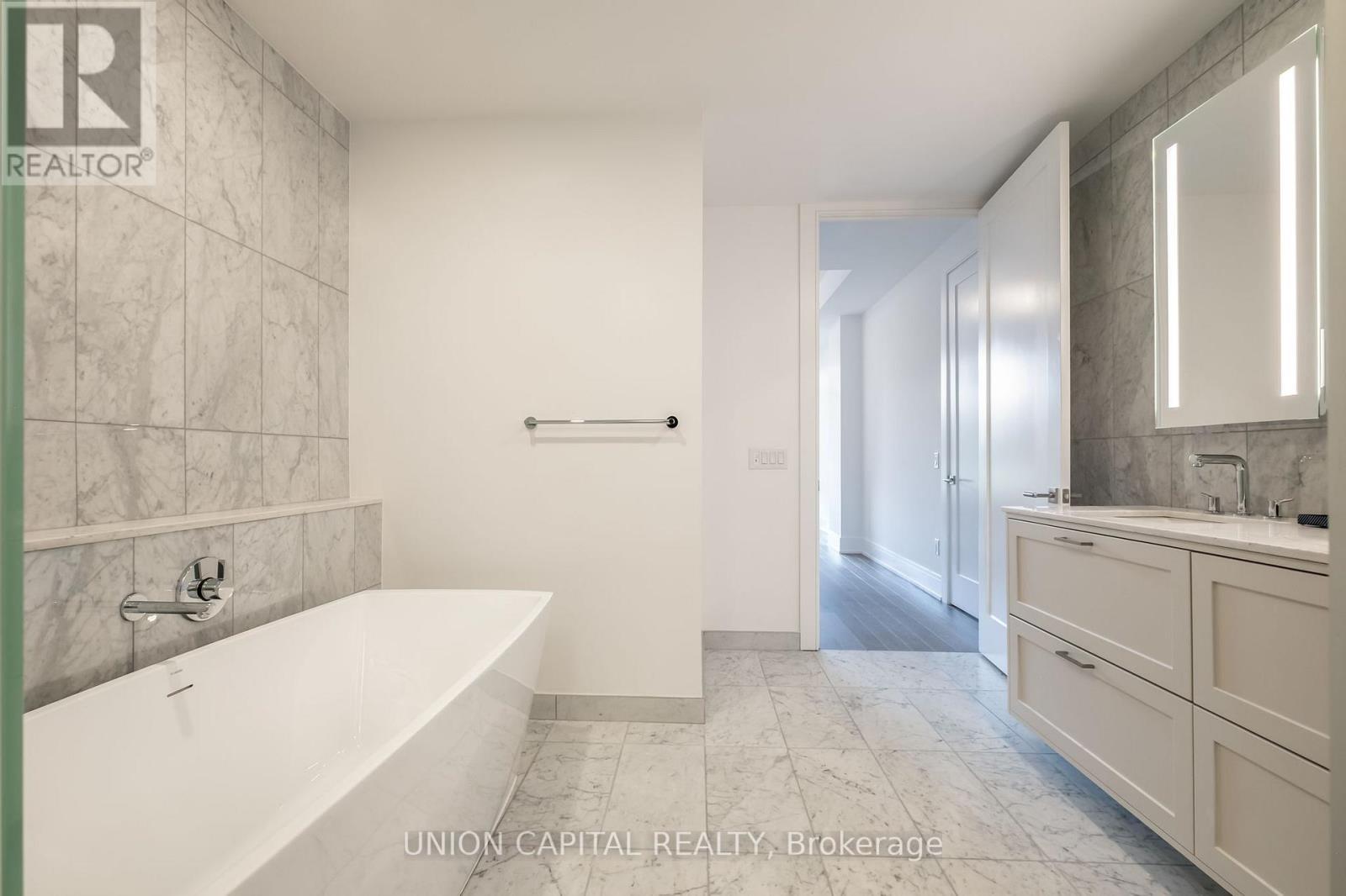 19 - 399 Royal Orchard Boulevard, Markham, ON - Indoor Photo Showing Bathroom