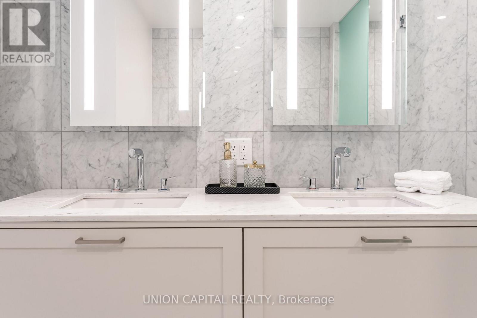 19 - 399 Royal Orchard Boulevard, Markham, ON - Indoor Photo Showing Bathroom