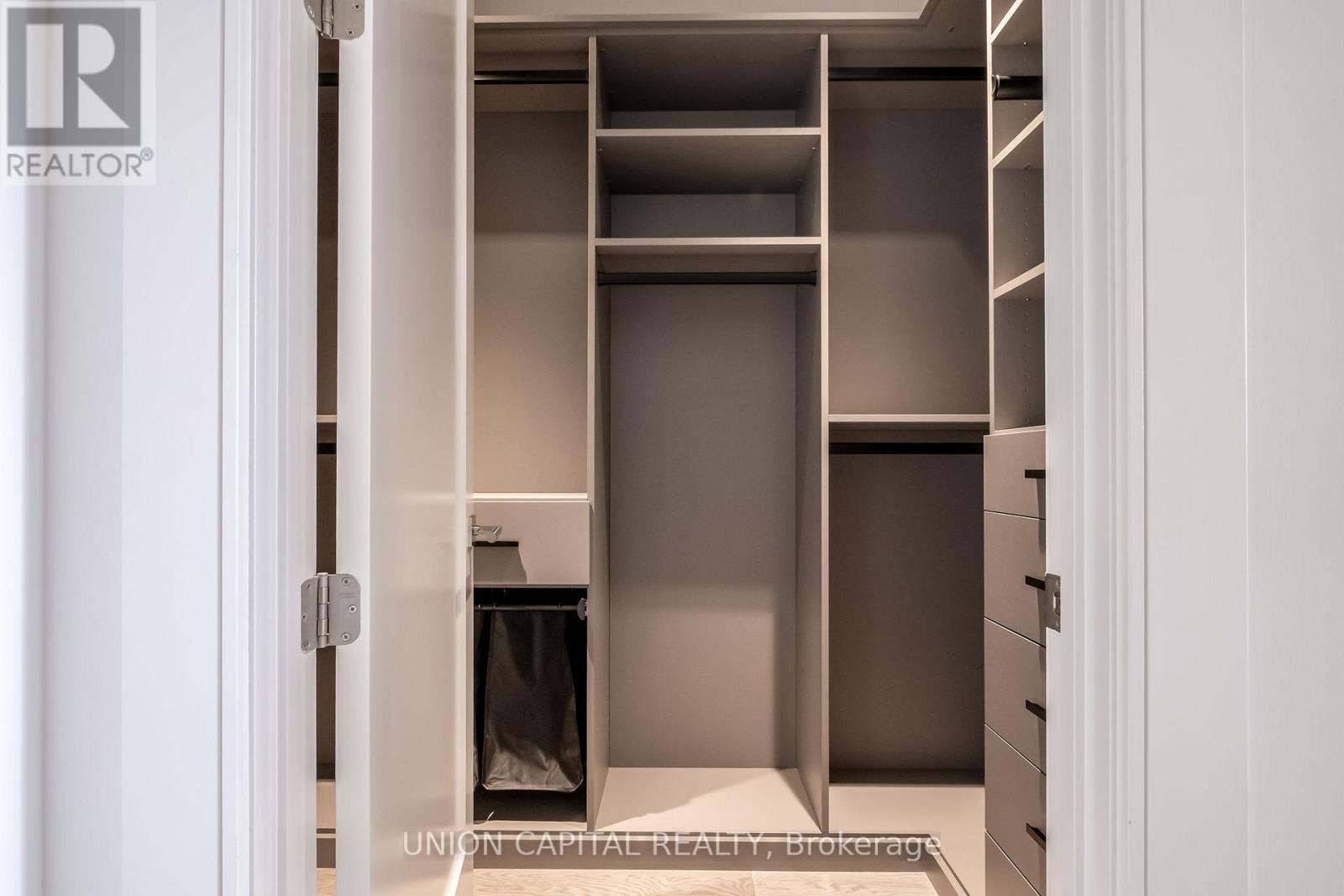 19 - 399 Royal Orchard Boulevard, Markham, ON - Indoor