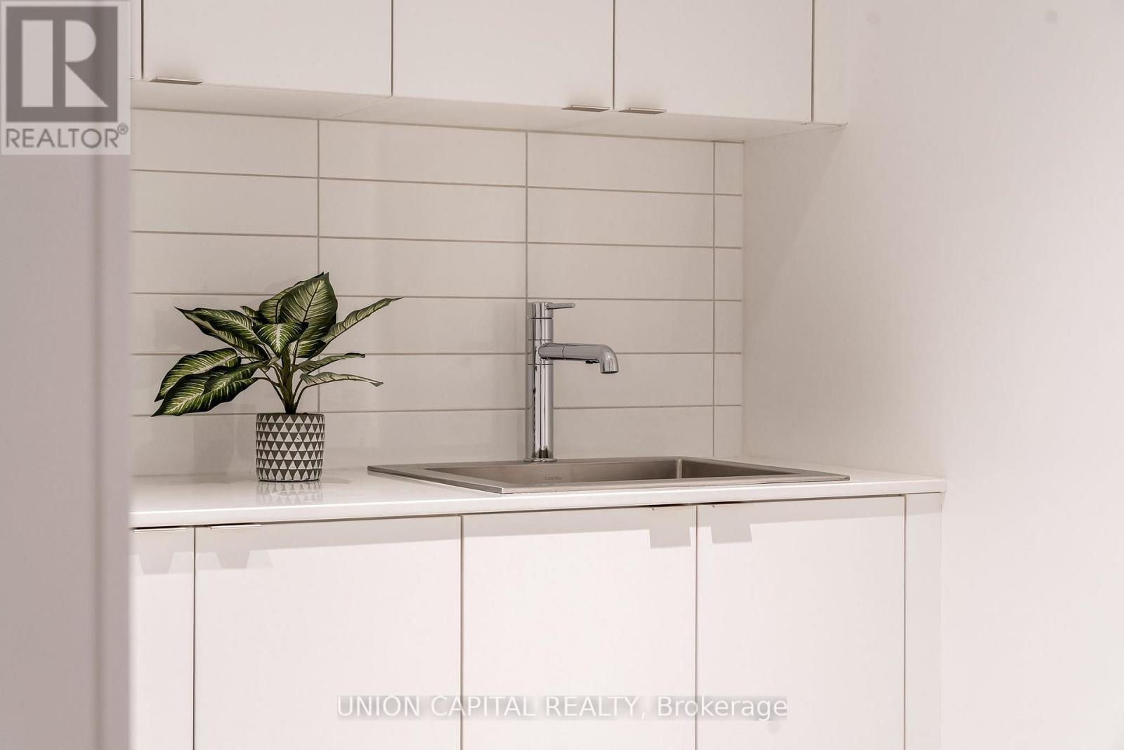 19 - 399 Royal Orchard Boulevard, Markham, ON -