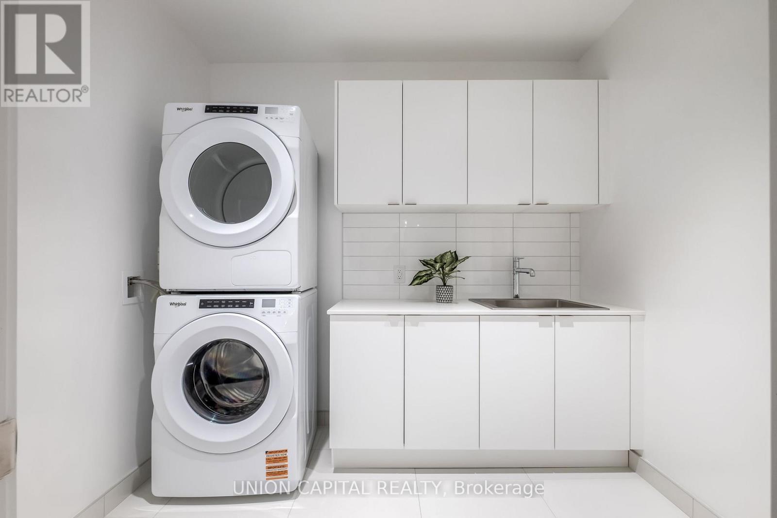 19 - 399 Royal Orchard Boulevard, Markham, ON - Indoor Photo Showing Laundry Room
