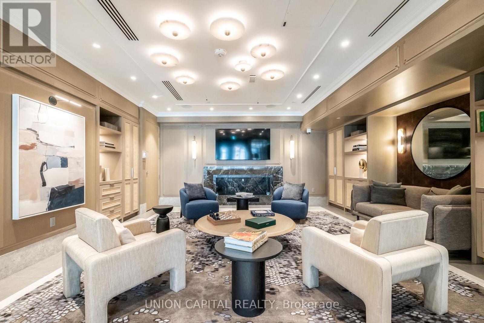 19 - 399 Royal Orchard Boulevard, Markham, ON - Indoor Photo Showing Living Room