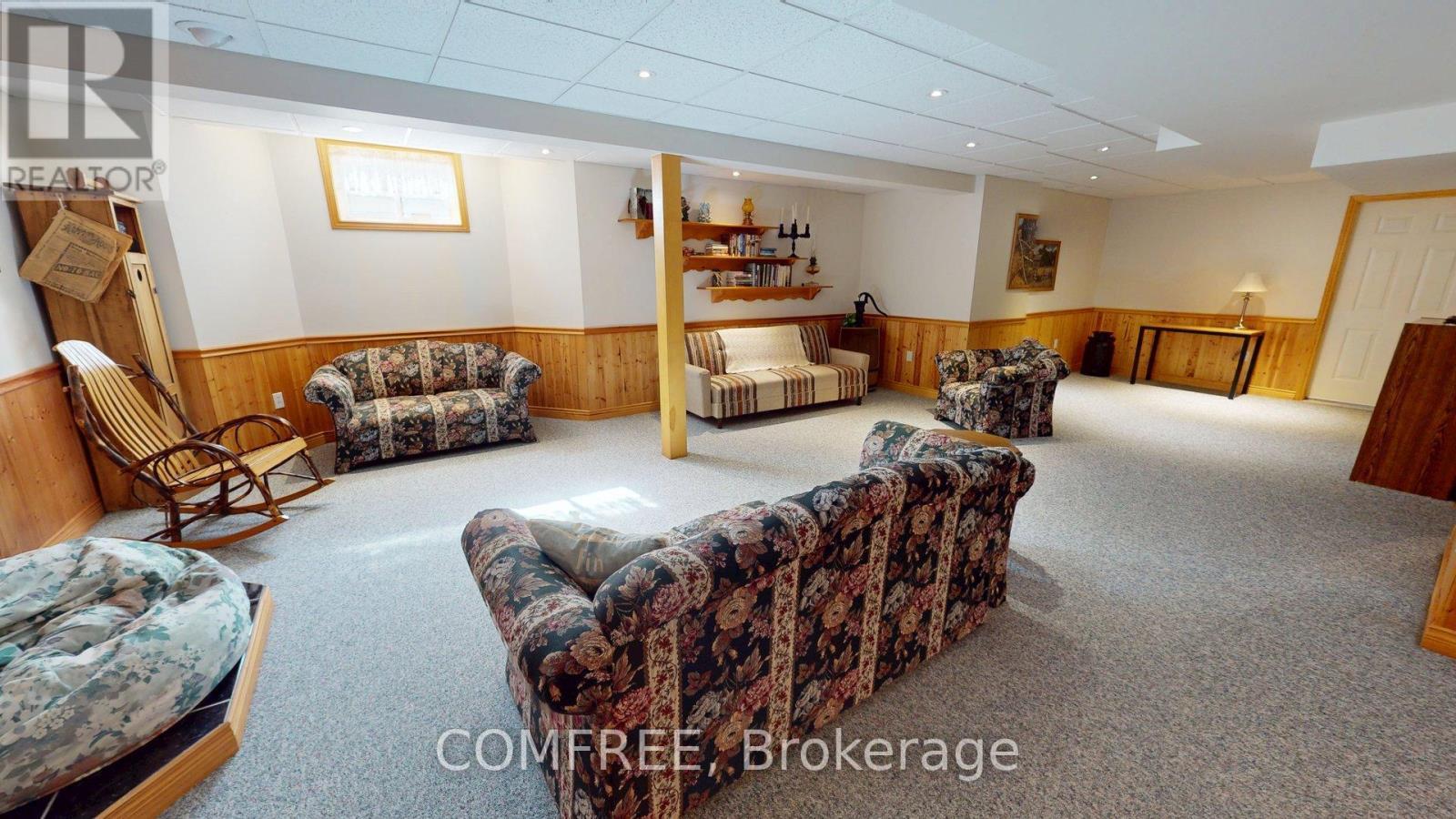 12 - 12 Pond View Drive, Wellesley, ON - Indoor Photo Showing Other Room