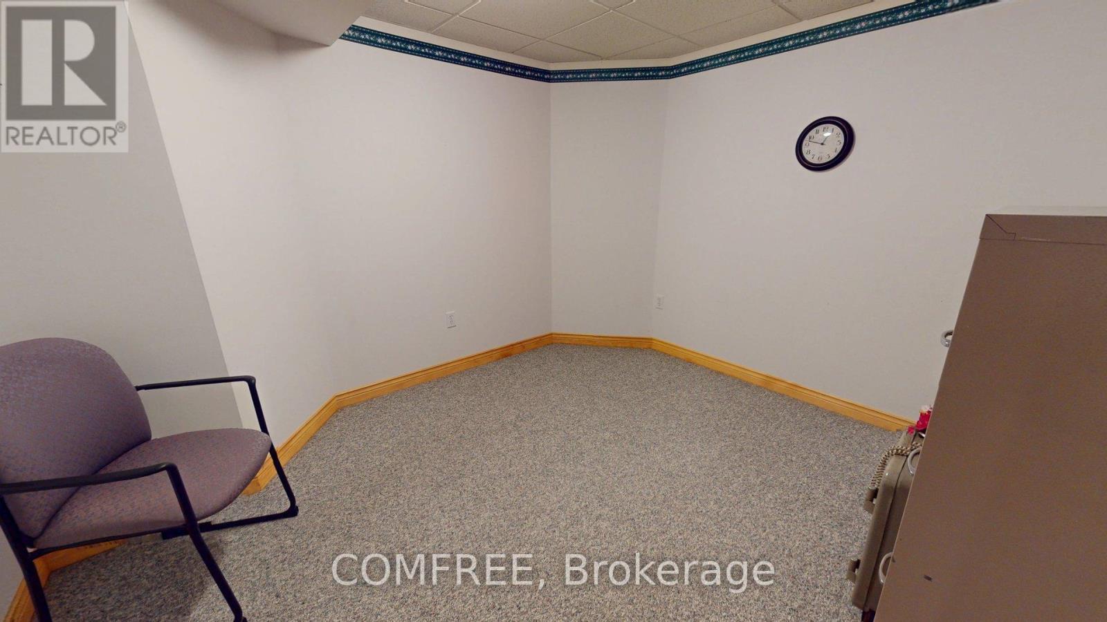 12 - 12 Pond View Drive, Wellesley, ON - Indoor Photo Showing Other Room