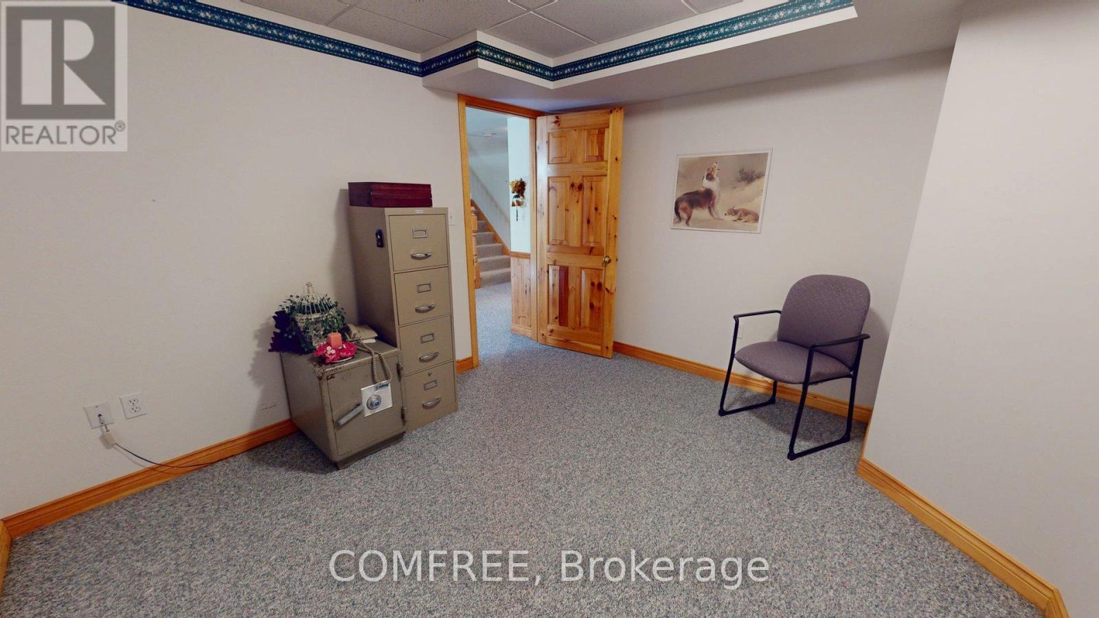 12 - 12 Pond View Drive, Wellesley, ON - Indoor Photo Showing Other Room