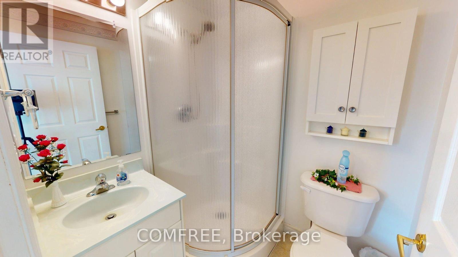 12 - 12 Pond View Drive, Wellesley, ON - Indoor Photo Showing Bathroom