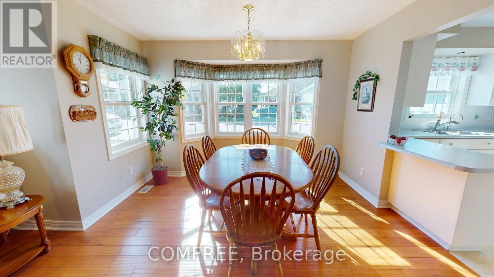 12 - 12 Pond View Drive, Wellesley, ON - Indoor Photo Showing Dining Room