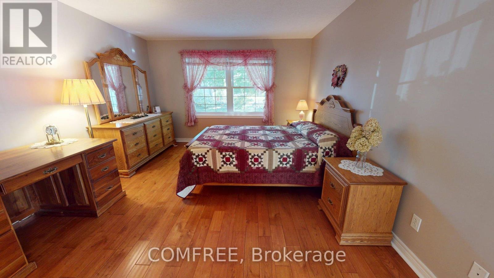 12 - 12 Pond View Drive, Wellesley, ON - Indoor Photo Showing Bedroom