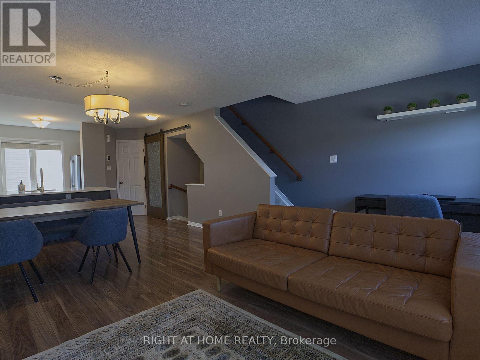 773 Cobble Hill Drive, Ottawa, ON - Indoor Photo Showing Living Room