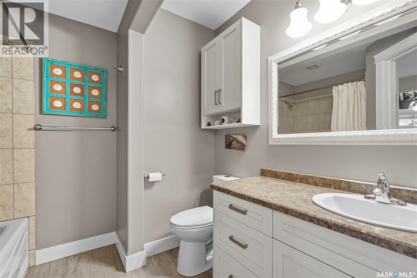 122 Main Street, Radisson, SK - Indoor Photo Showing Bathroom