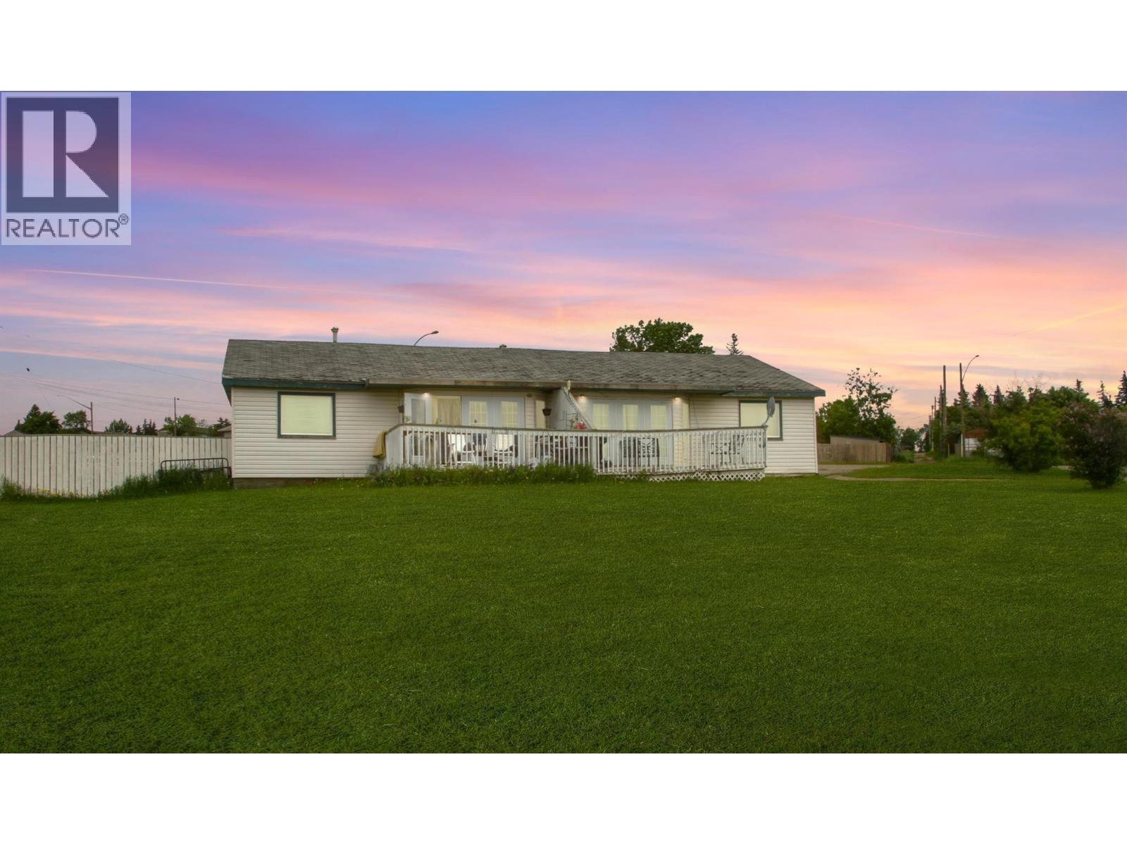 900 Cornwall Crescent, Dawson Creek, BC - Outdoor With Deck Patio Veranda