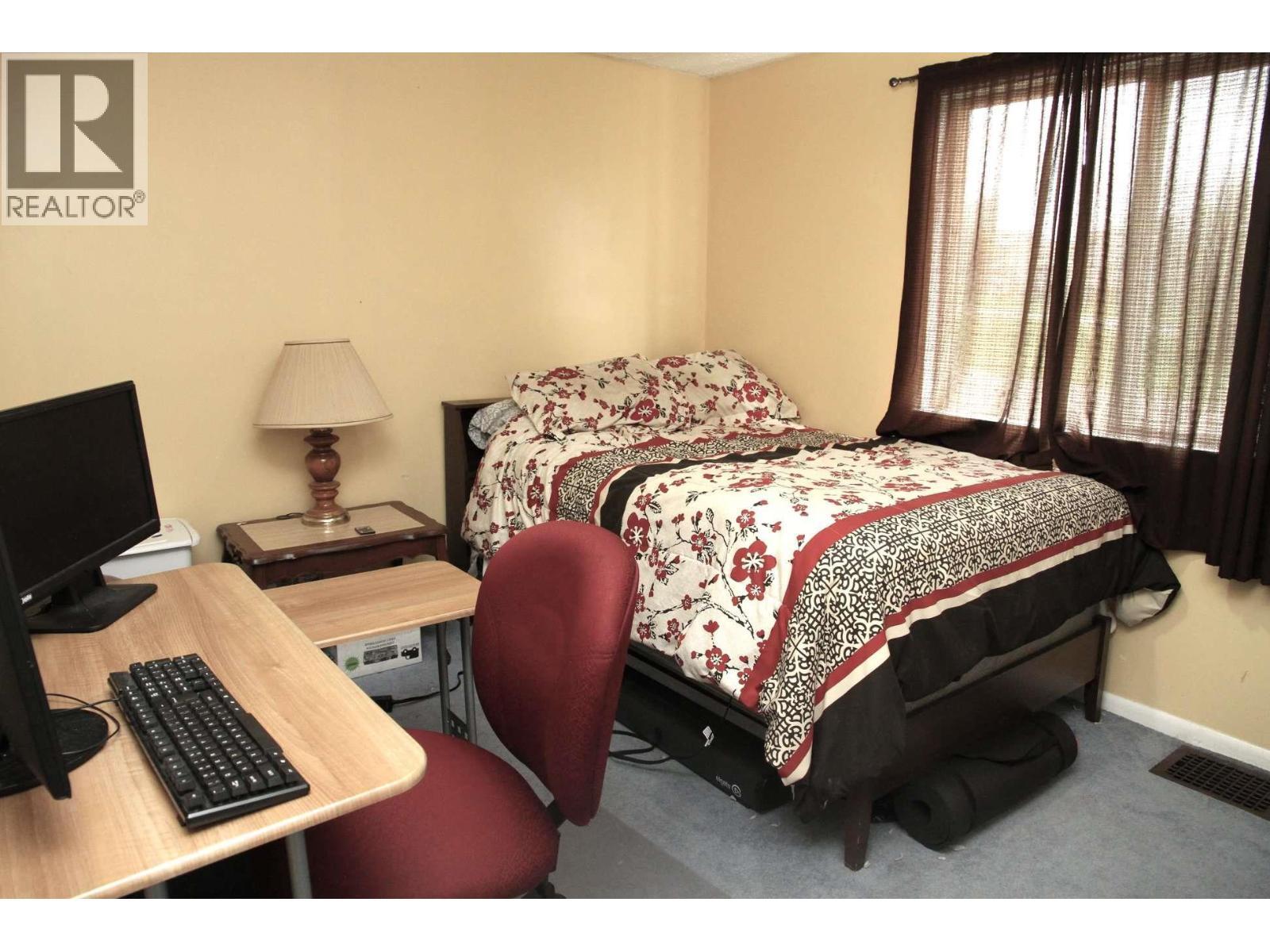 900 Cornwall Crescent, Dawson Creek, BC - Indoor Photo Showing Bedroom