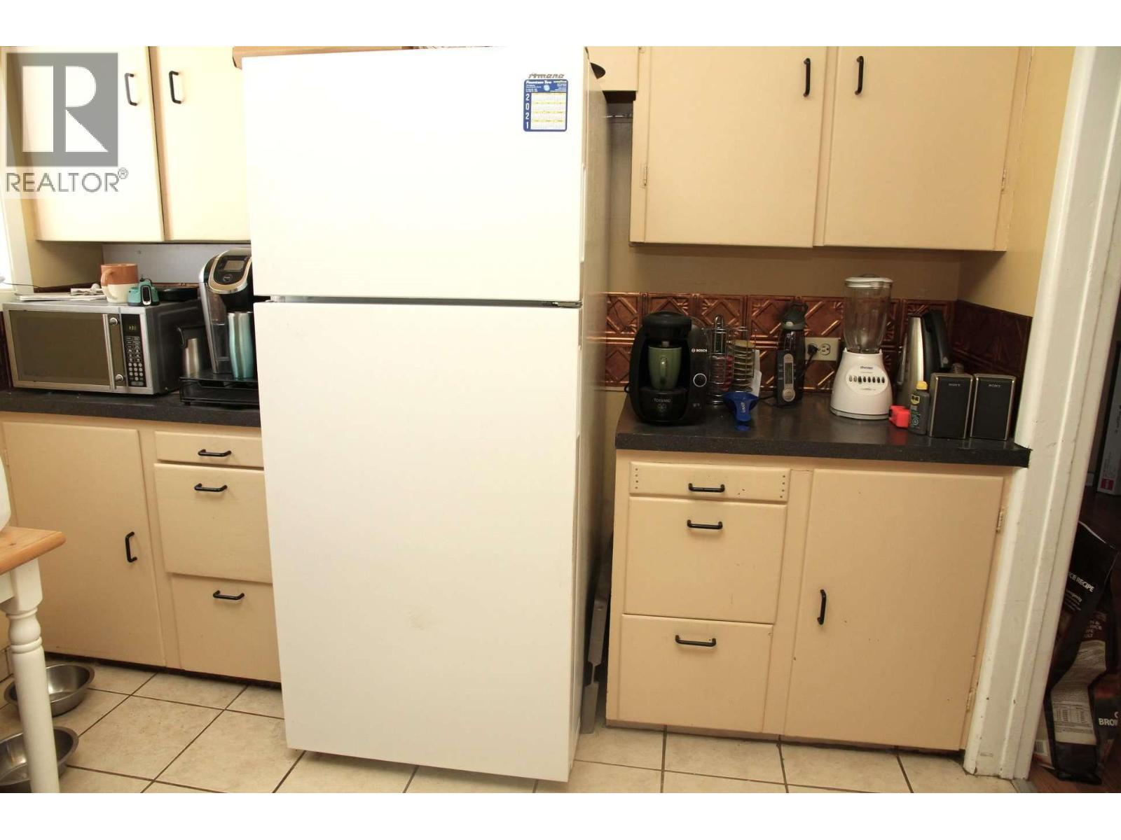 900 Cornwall Crescent, Dawson Creek, BC - Indoor Photo Showing Kitchen
