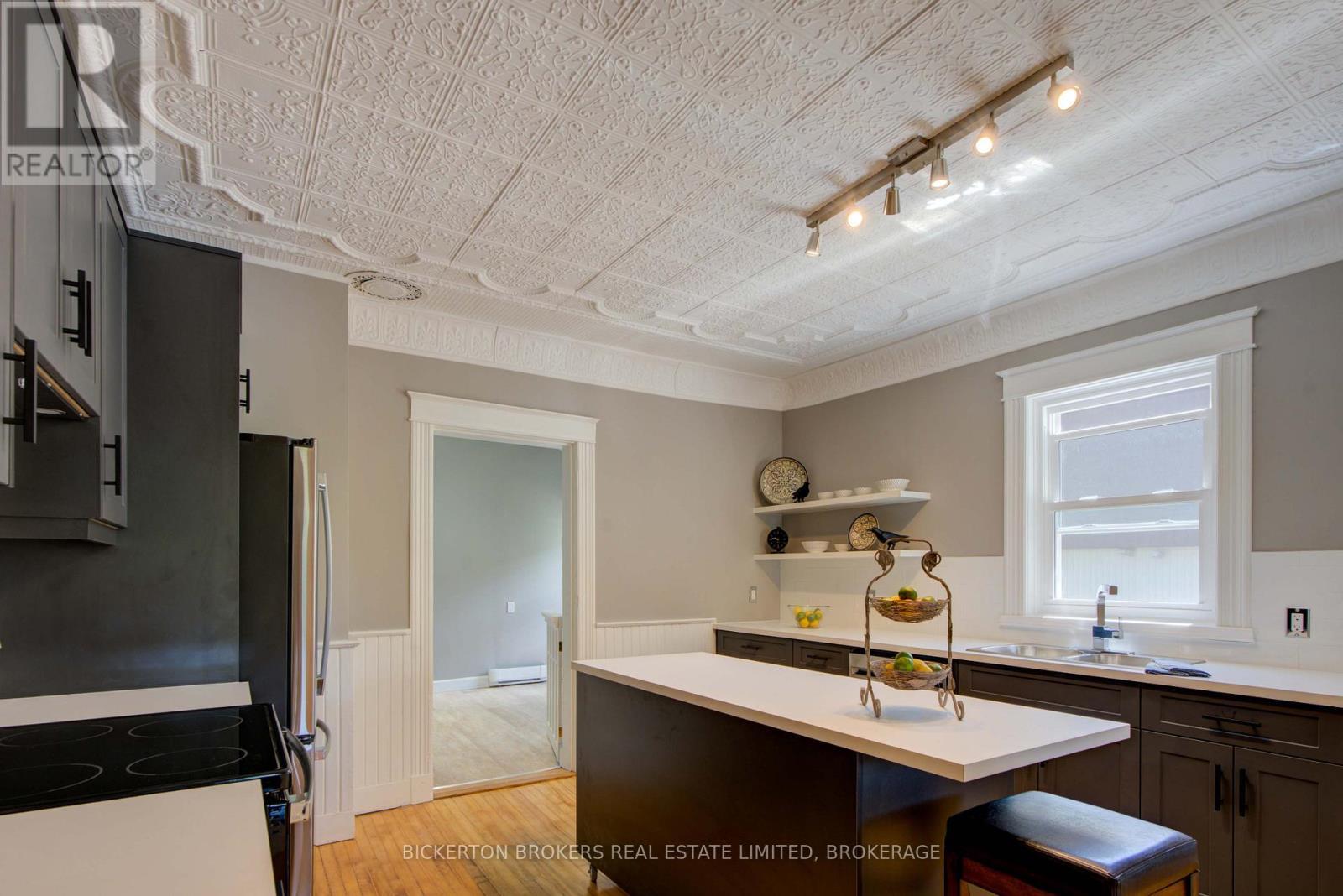 153 Main Street, Leeds And The Thousand Islands, ON - Indoor Photo Showing Kitchen