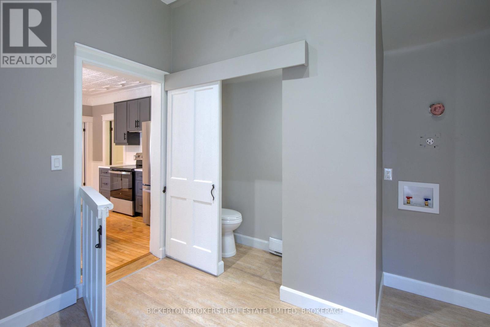 153 Main Street, Leeds And The Thousand Islands, ON - Indoor Photo Showing Other Room