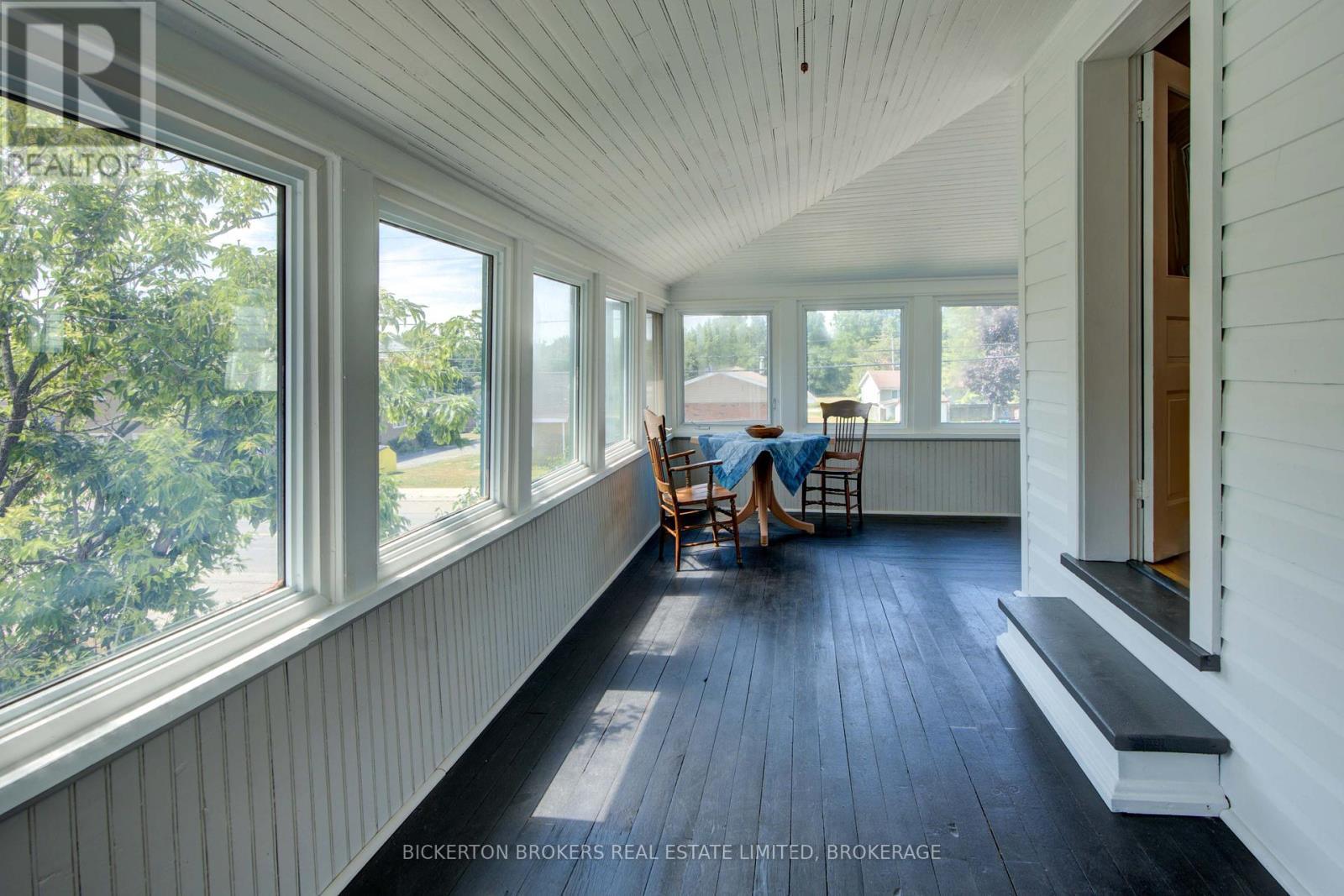 153 Main Street, Leeds And The Thousand Islands, ON - Indoor Photo Showing Other Room