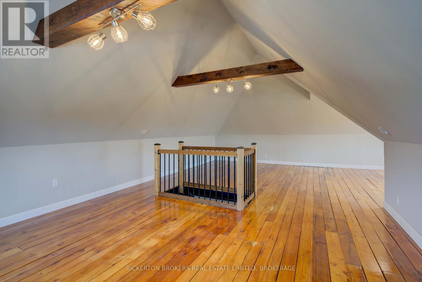 153 Main Street, Leeds And The Thousand Islands, ON - Indoor Photo Showing Other Room