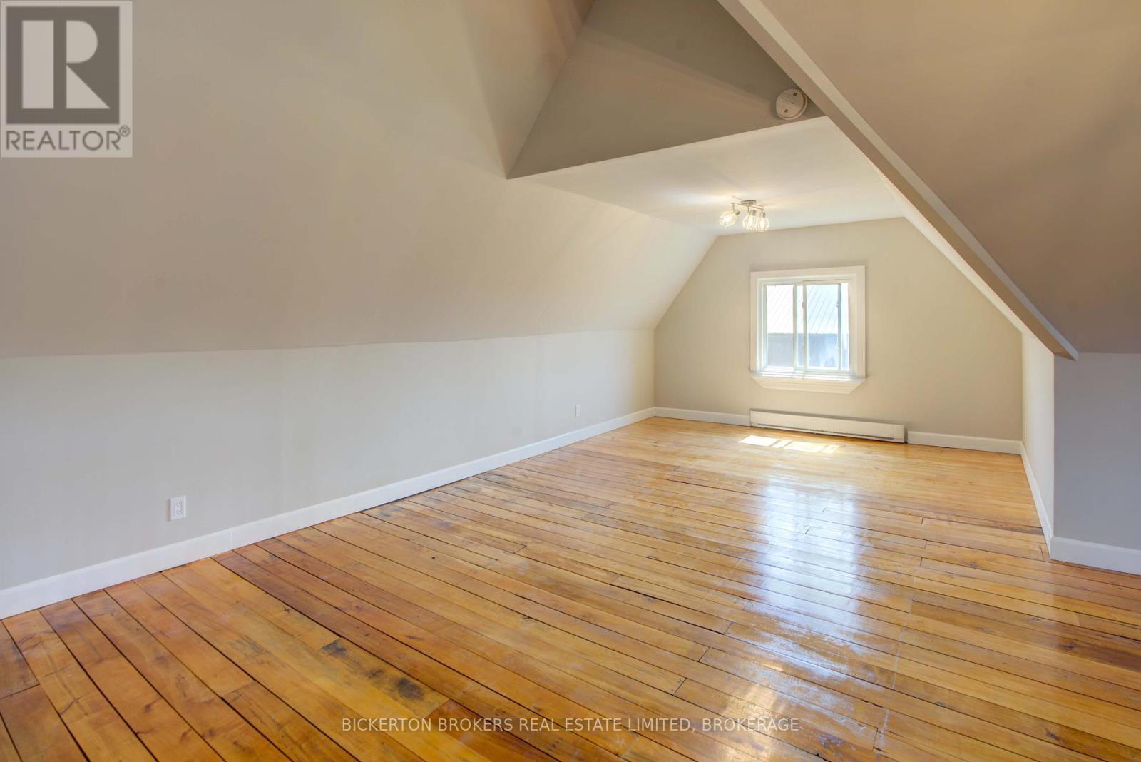 153 Main Street, Leeds And The Thousand Islands, ON - Indoor Photo Showing Other Room