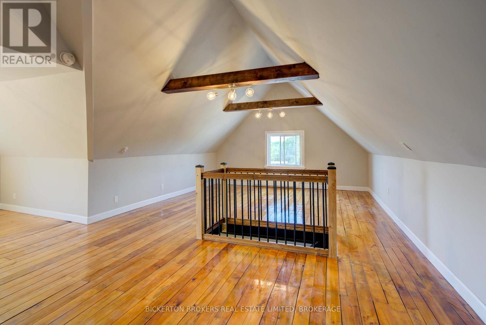 153 Main Street, Leeds And The Thousand Islands, ON - Indoor Photo Showing Other Room