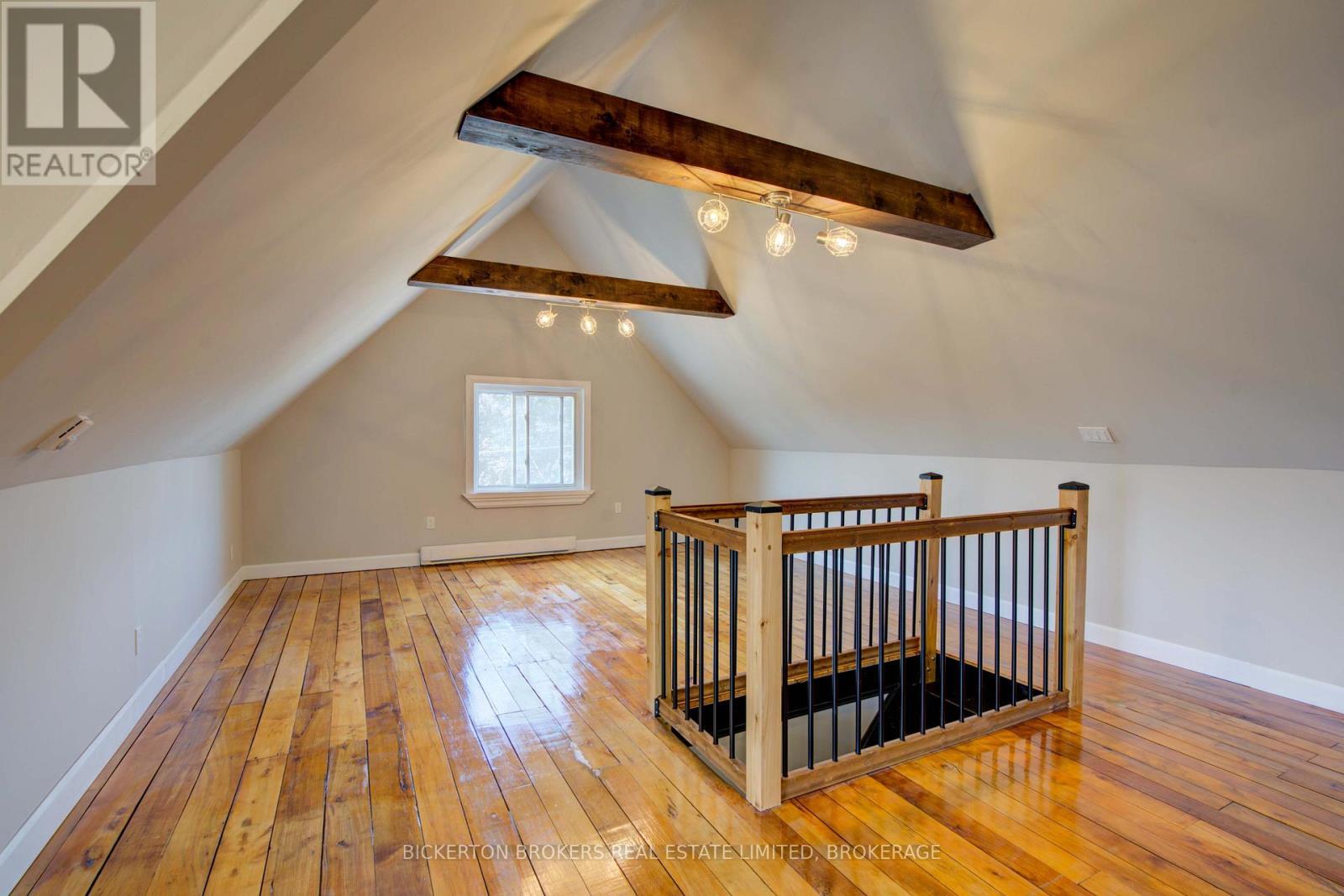 153 Main Street, Leeds And The Thousand Islands, ON - Indoor Photo Showing Other Room