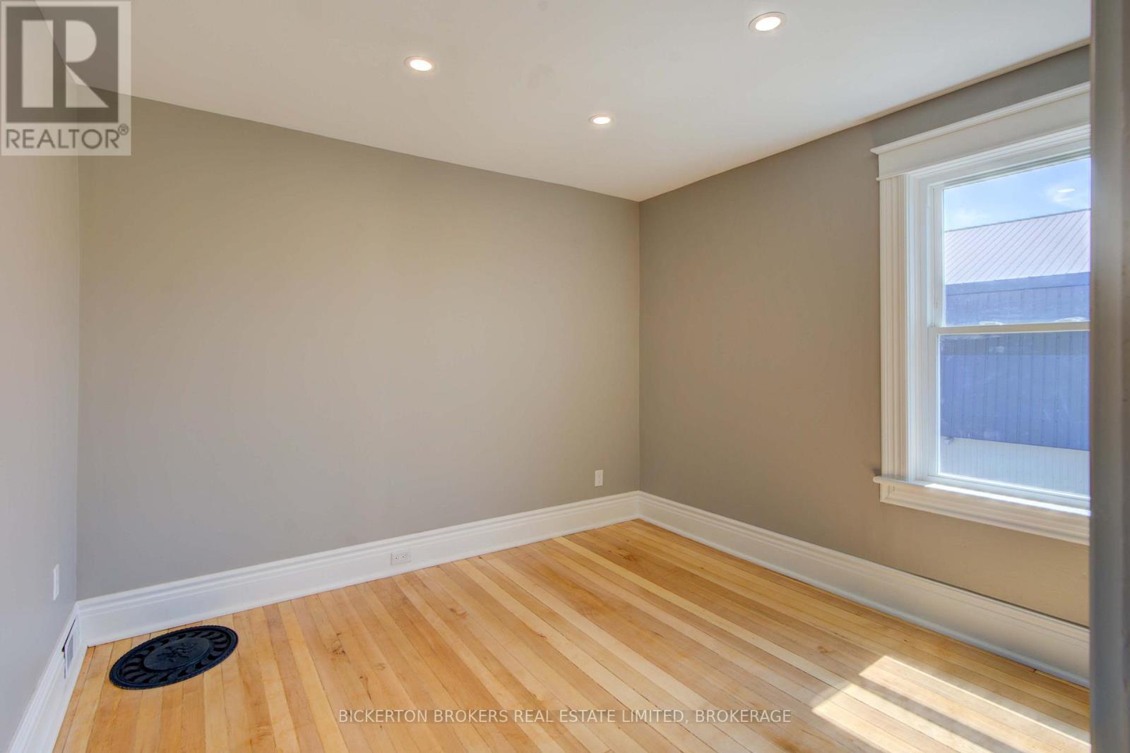 153 Main Street, Leeds And The Thousand Islands, ON - Indoor Photo Showing Other Room