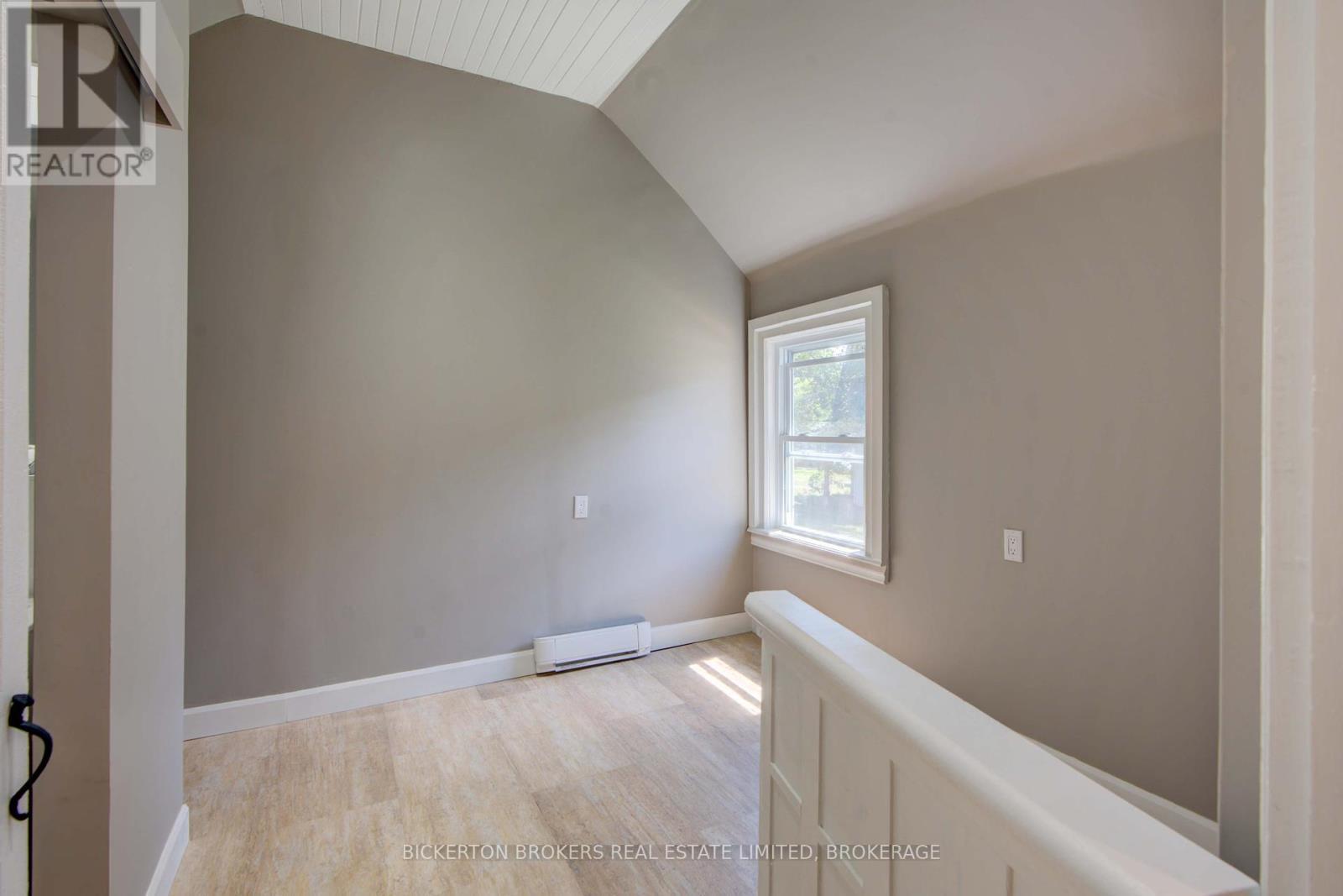 153 Main Street, Leeds And The Thousand Islands, ON - Indoor Photo Showing Other Room