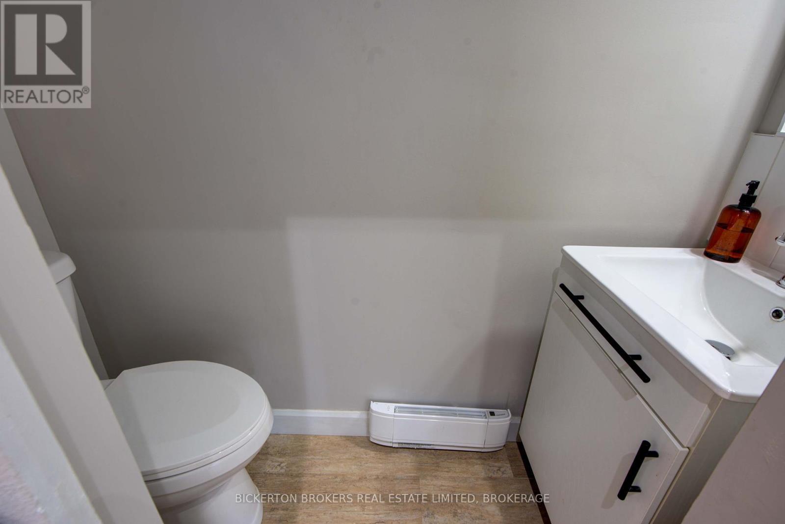 153 Main Street, Leeds And The Thousand Islands, ON - Indoor Photo Showing Bathroom