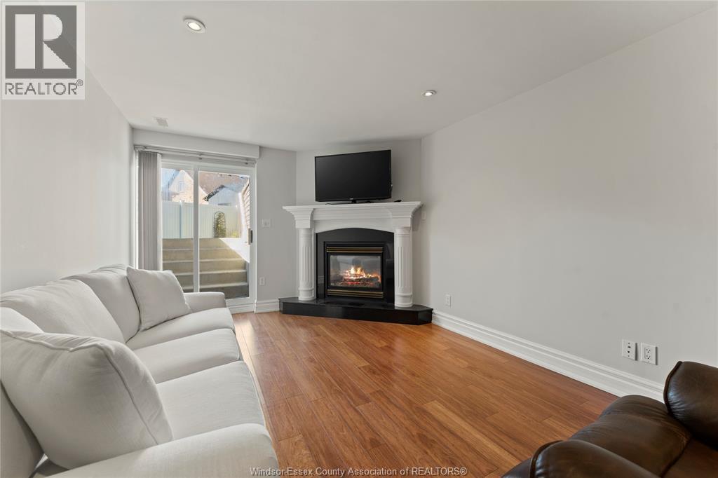 11255 Timber Bay Crescent, Windsor, ON - Indoor Photo Showing Living Room With Fireplace