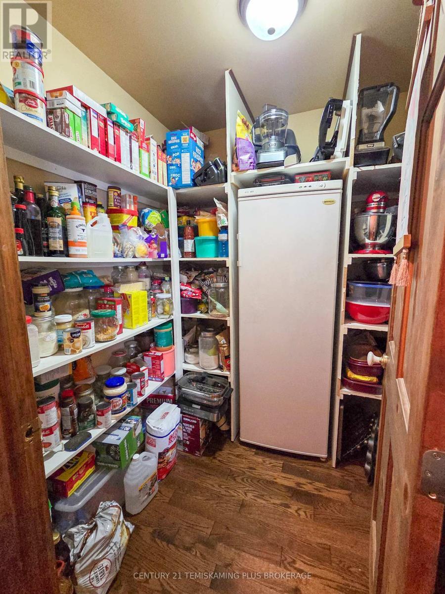 488011 Chamberlain 6 Road, Chamberlain, ON - Indoor With Storage