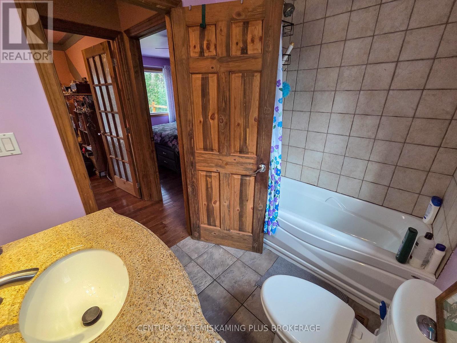 Main Floor Bathroom - 488011 Chamberlain 6 Road, Chamberlain, ON - Indoor Photo Showing Bathroom
