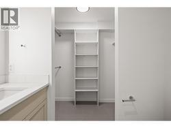Primary Ensuite & Walk-in Closet -