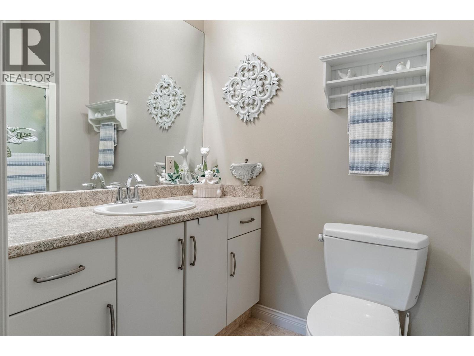 6676 Oxbow Crescent, Oliver, BC - Indoor Photo Showing Bathroom
