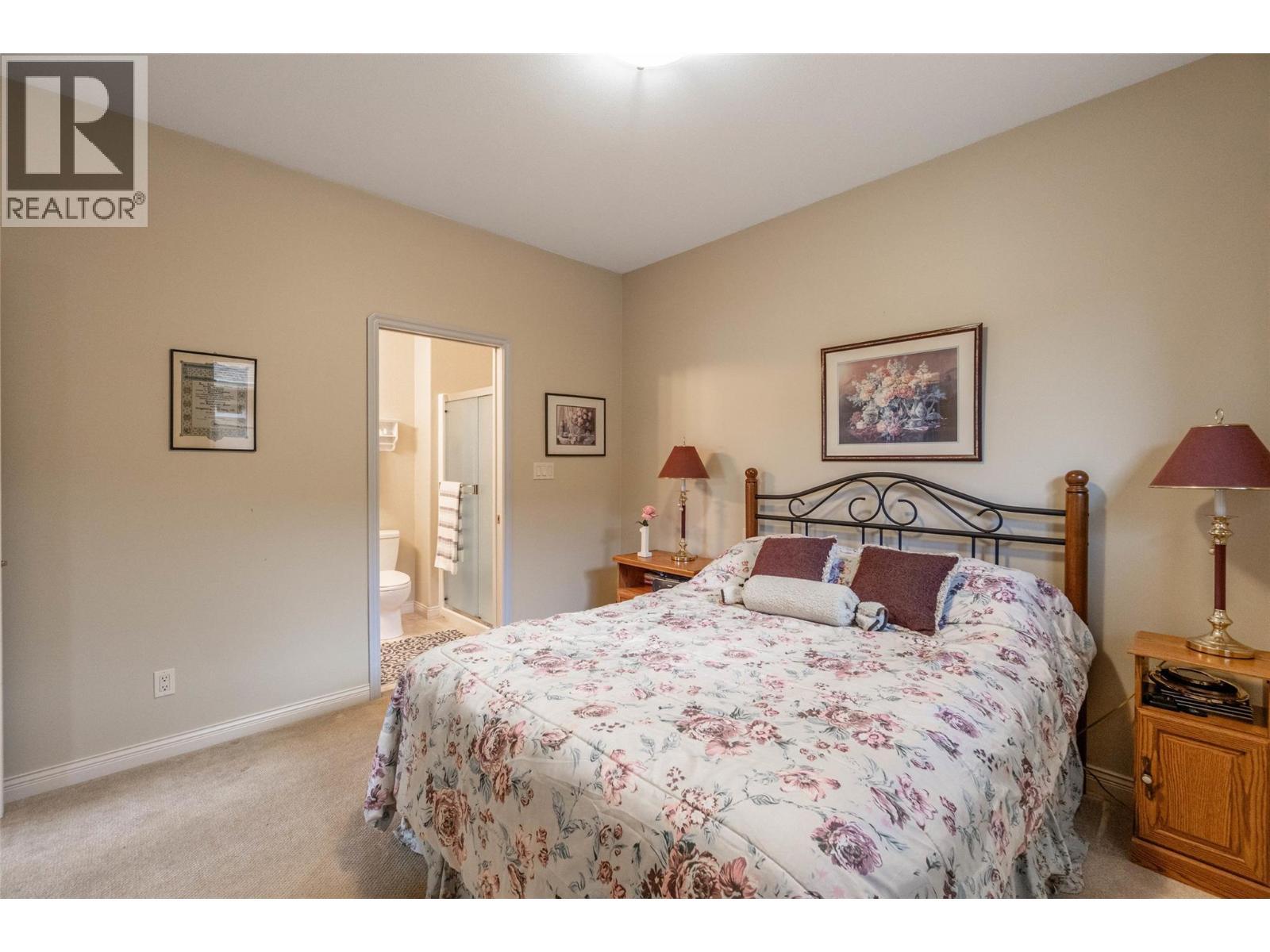 6676 Oxbow Crescent, Oliver, BC - Indoor Photo Showing Bedroom
