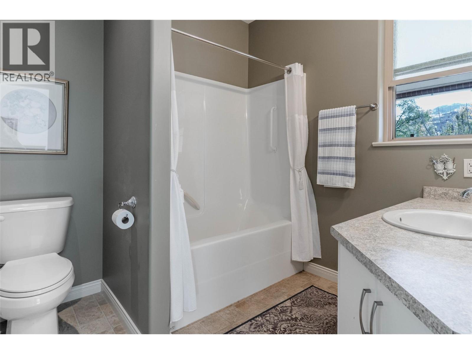 6676 Oxbow Crescent, Oliver, BC - Indoor Photo Showing Bathroom