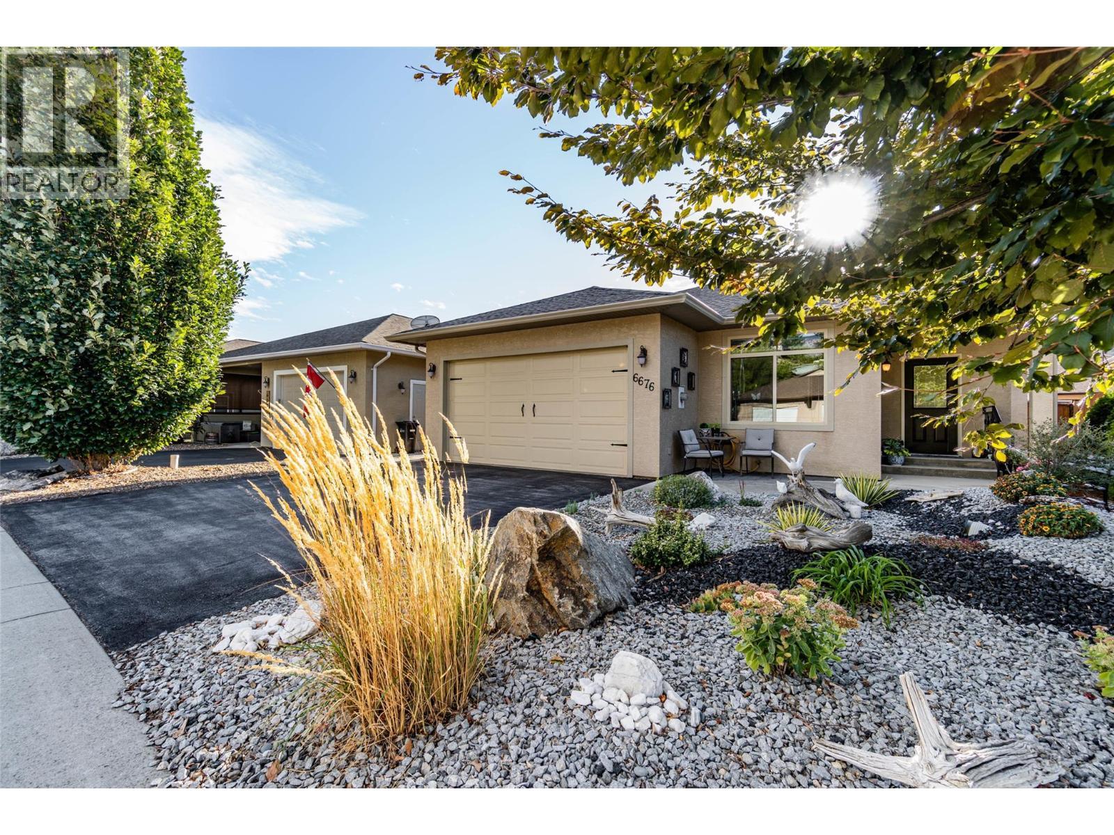 6676 Oxbow Crescent, Oliver, BC - Outdoor