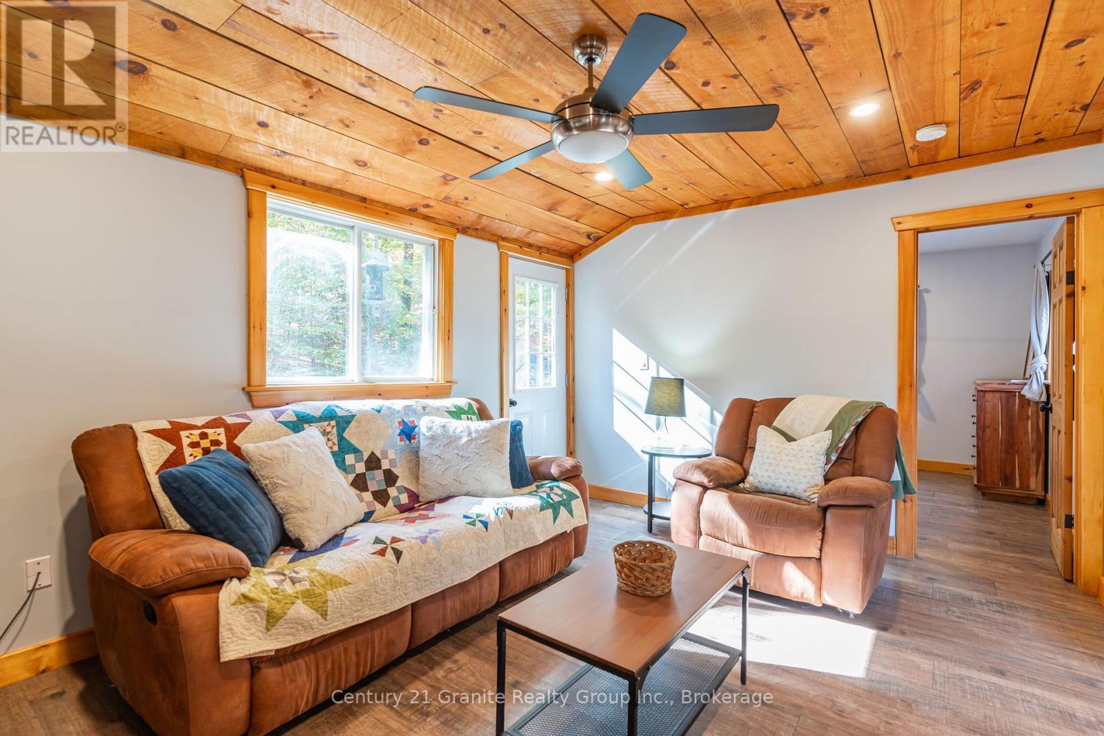 1297 Hamilton Road, Minden Hills (Snowdon), ON - Indoor Photo Showing Living Room