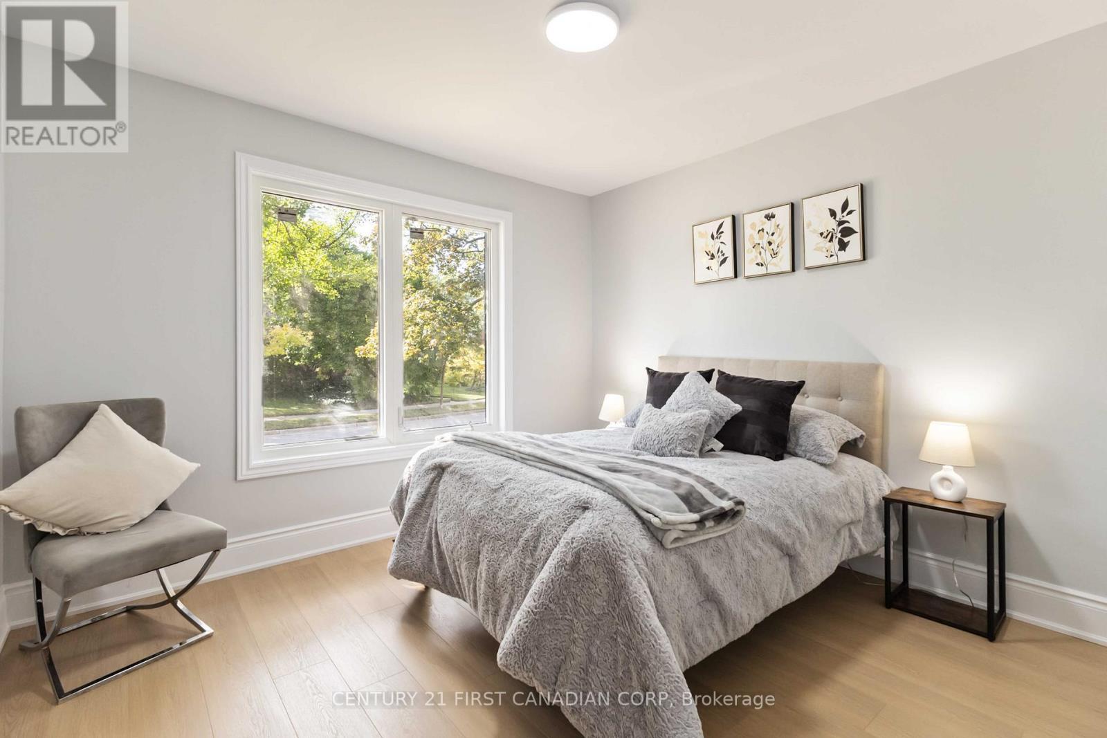 122 Windsor Crescent, London South (South F), ON - Indoor Photo Showing Bedroom