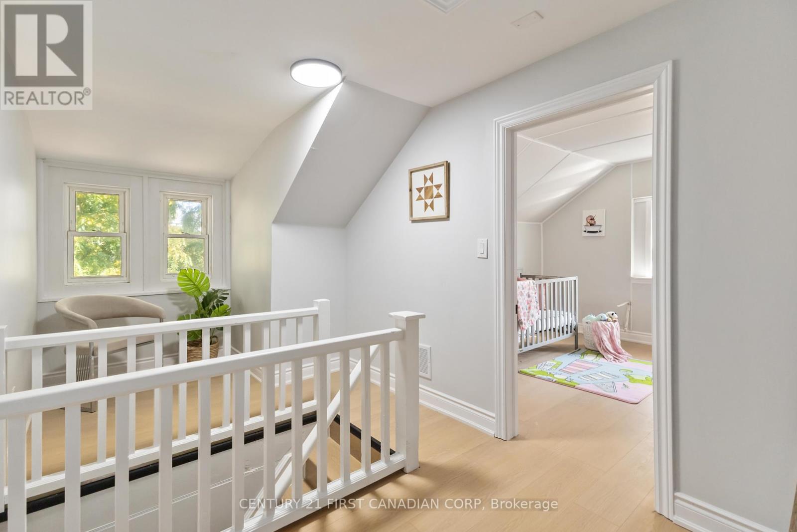 122 Windsor Crescent, London South (South F), ON - Indoor Photo Showing Bedroom