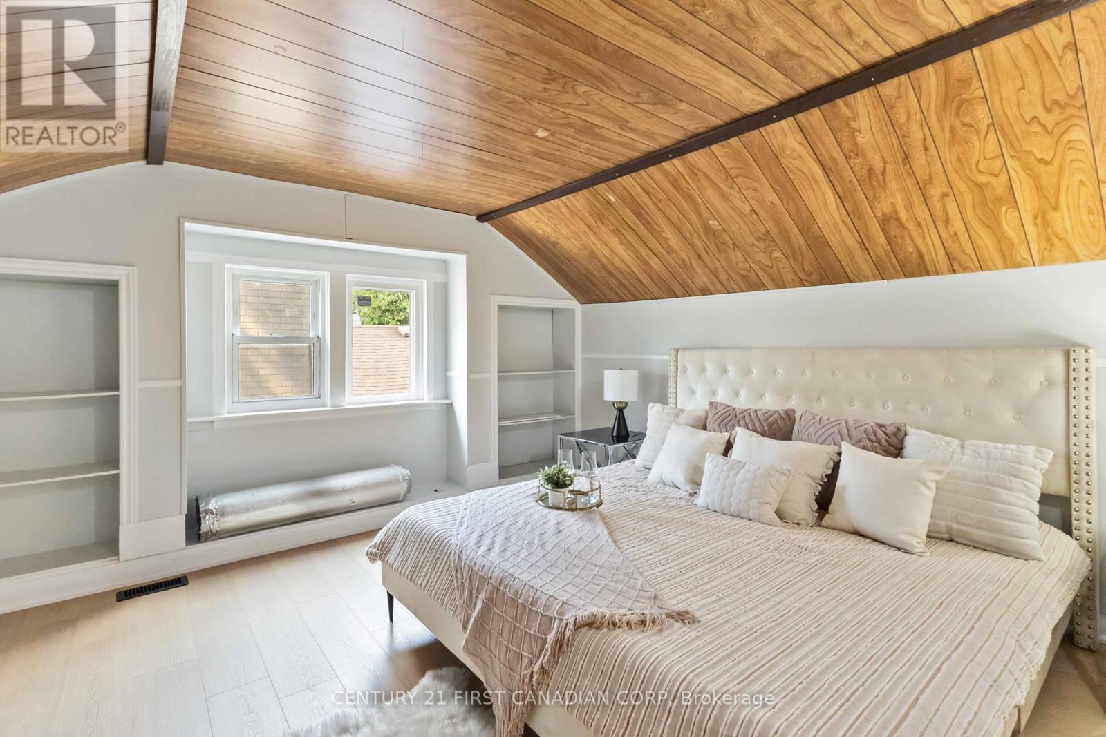 122 Windsor Crescent, London South (South F), ON - Indoor Photo Showing Bedroom