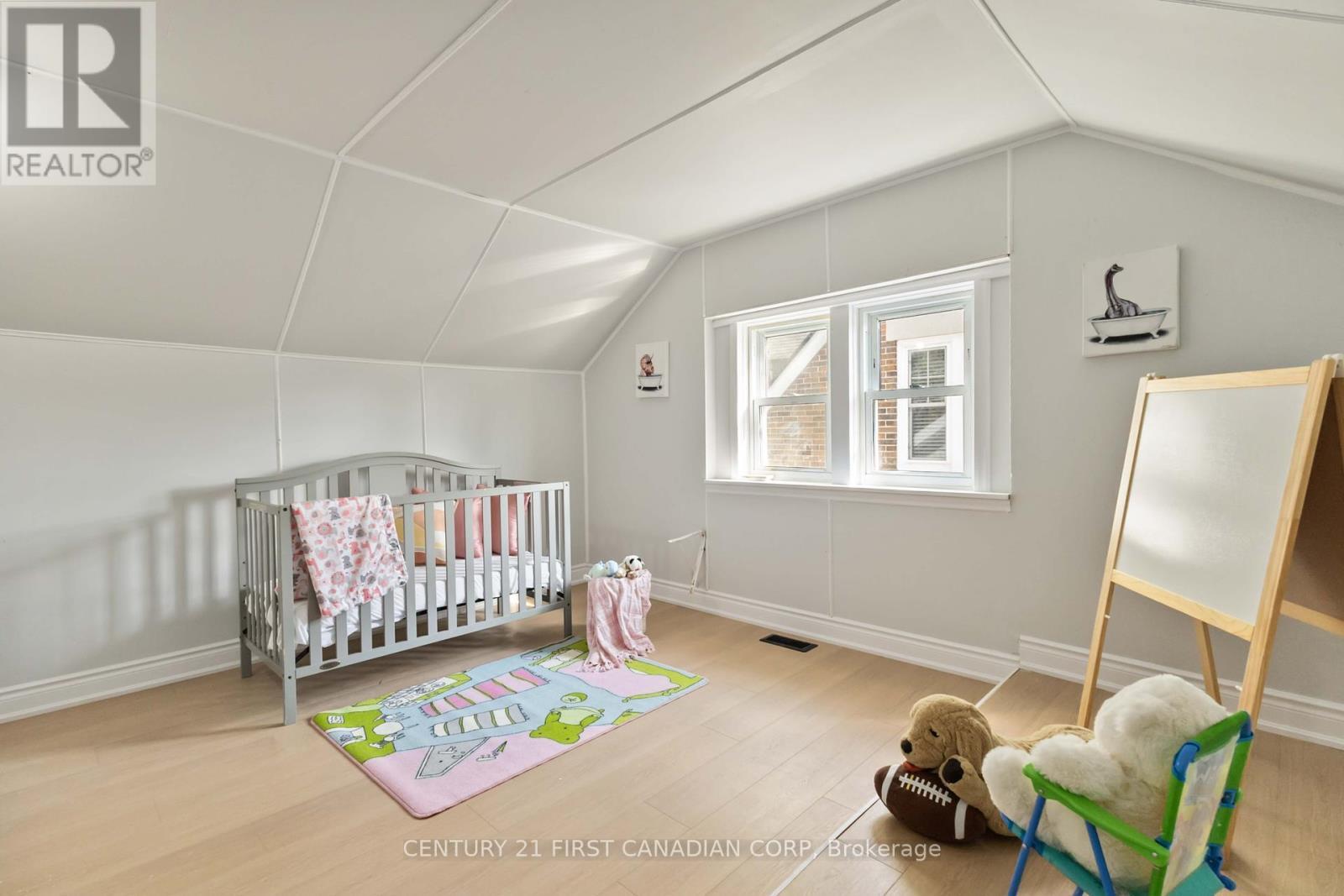 122 Windsor Crescent, London South (South F), ON - Indoor Photo Showing Bedroom