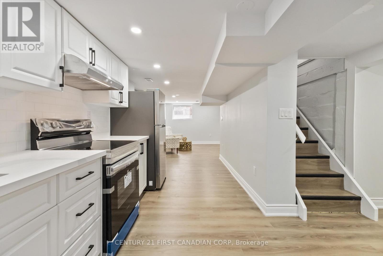 122 Windsor Crescent, London South (South F), ON - Indoor Photo Showing Kitchen