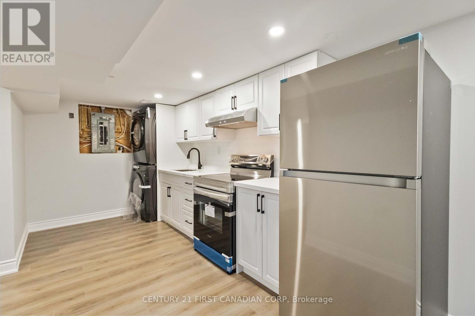 122 Windsor Crescent, London South (South F), ON - Indoor Photo Showing Kitchen