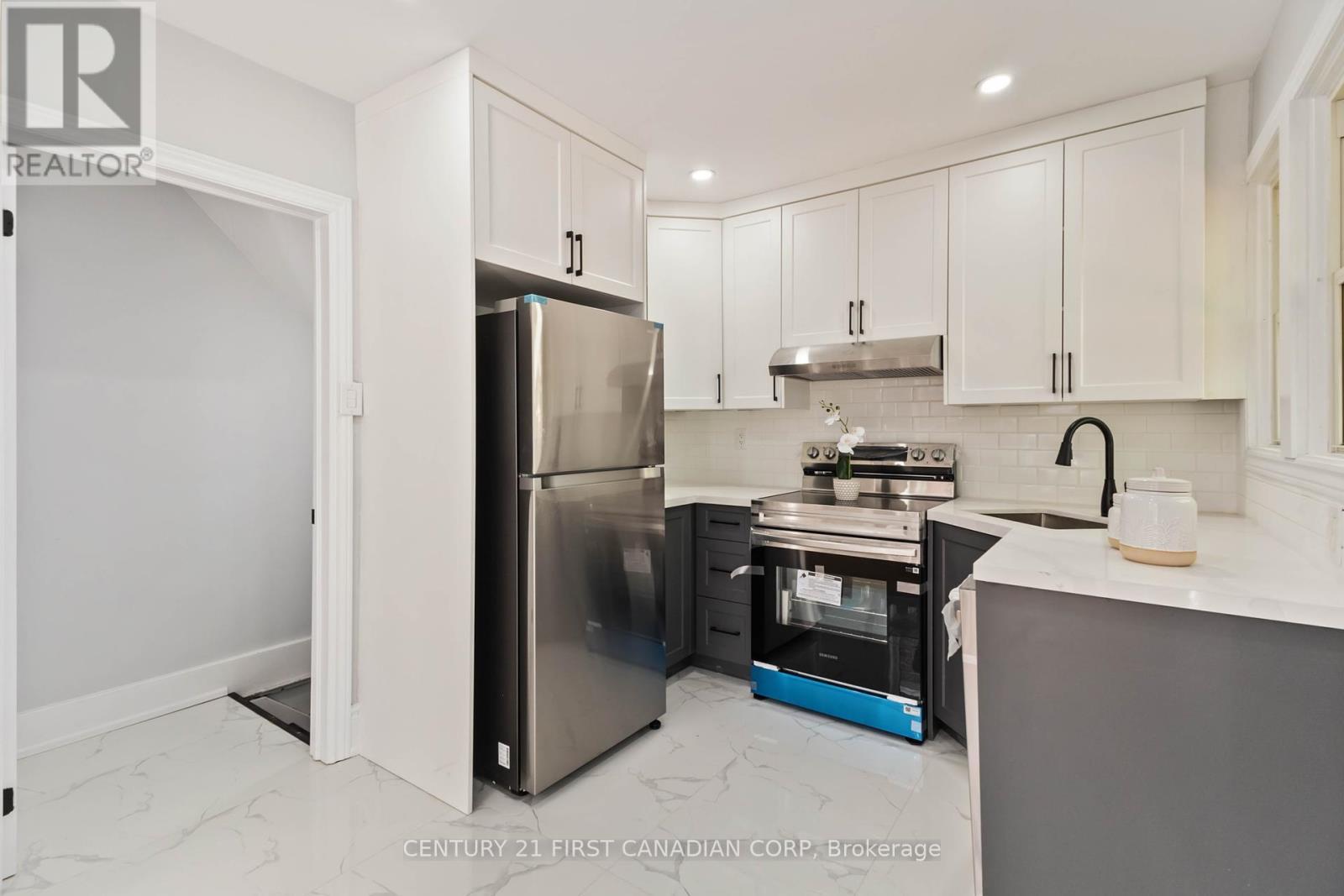 122 Windsor Crescent, London South (South F), ON - Indoor Photo Showing Kitchen